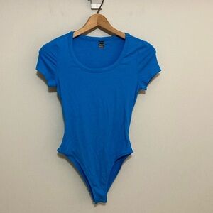 SHEIN size small 4 blue turquoise ribbed bodysuit, short sleeve, scoop neck